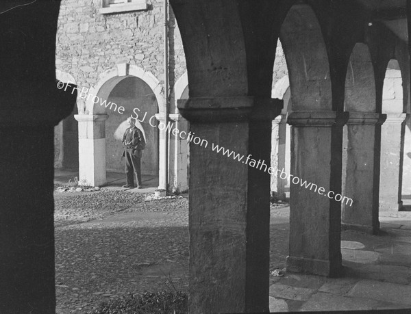 SHANDON ALMSHOUSES  SUNLIGHT IN THE COURTYARD